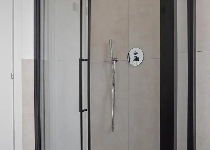 The Poolside House - New 2 Bedroom With Terrace Apartment Rom