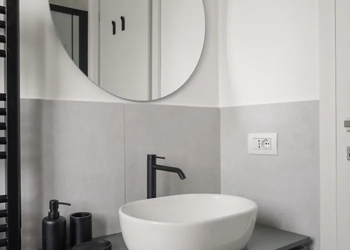 Apartment The Poolside House - New 2 Bedroom With Terrace