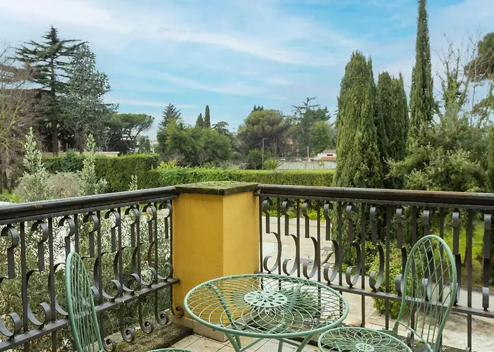 The Poolside House - New 2 Bedroom With Terrace Rom