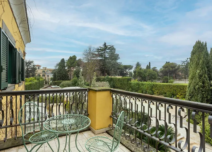 The Poolside House - New 2 Bedroom With Terrace