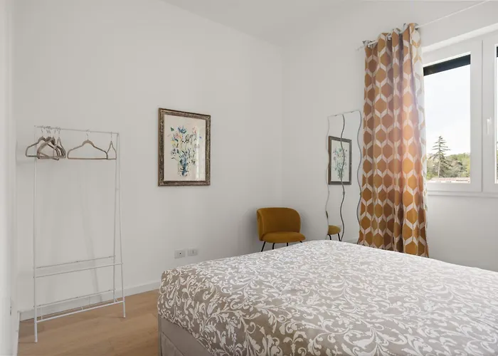 Apartment The Poolside House - New 2 Bedroom With Terrace *