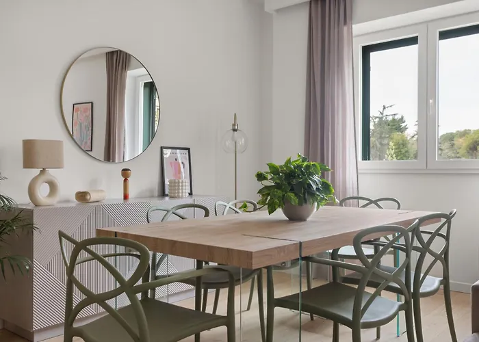 The Poolside House - New 2 Bedroom With Terrace Apartment