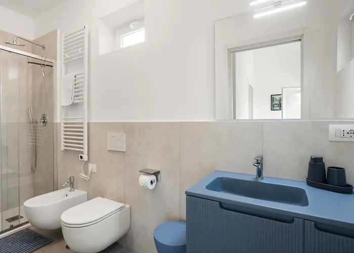 The Poolside House - New 2 Bedroom With Terrace Apartment Rom