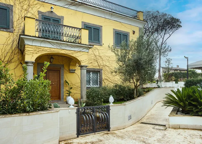 The Poolside House - New 2 Bedroom With Terrace *