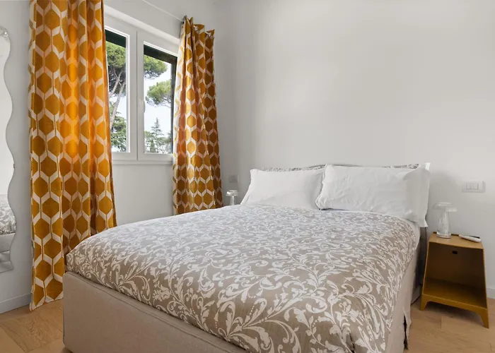Apartment The Poolside House - New 2 Bedroom With Terrace *