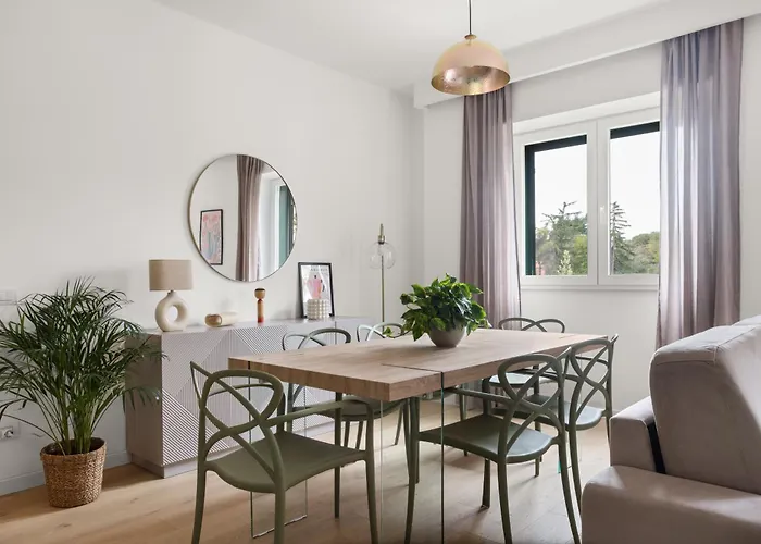 The Poolside House - New 2 Bedroom With Terrace Rom