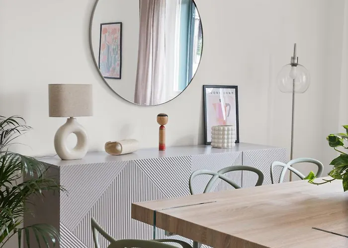 The Poolside House - New 2 Bedroom With Terrace Apartment Rom